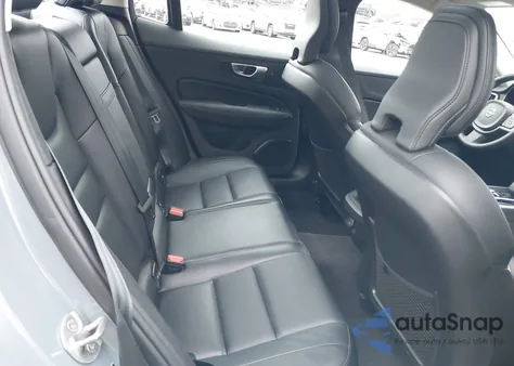 2024 Volvo S60 B5 Core Dark Theme z USA, uszkodzony, nr VIN 7JRL12FK0RG317975